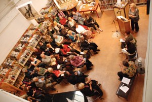 Singer_Toba Singer at podium